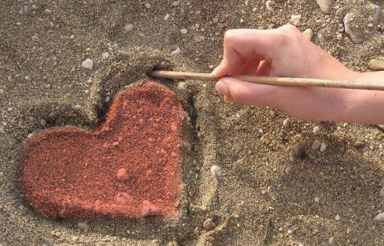 Hjärta i sanden