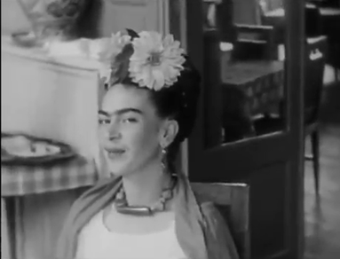 Frida Kahlo röker