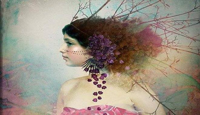 Kvinna med växter i håret