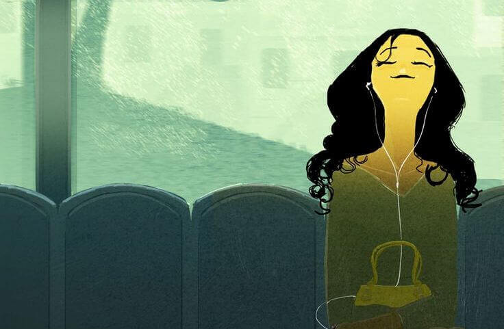 Kvinna med väska som insett vikten av att skratta mer