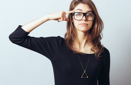 Sapiosexuell kvinna med glasögon