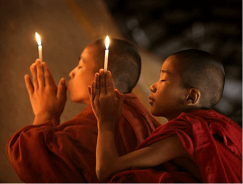Munkar som lever efter buddhistiska sanningar