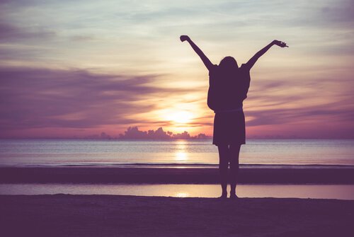 Siluett i solnedgång