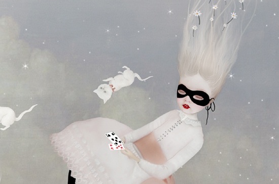 Flicka med kort som sitter fast i livet