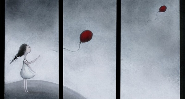 Flicka släpper ballong för att visa att hon tröttnade