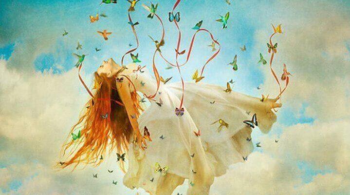 Kvinna och fjärilar