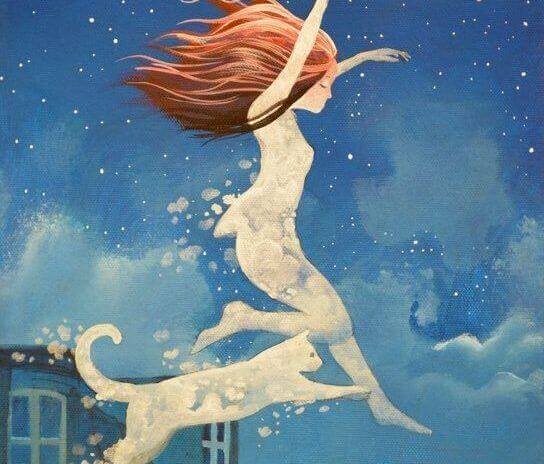 Kvinna och katt som hoppar och visar hur det är att må bra