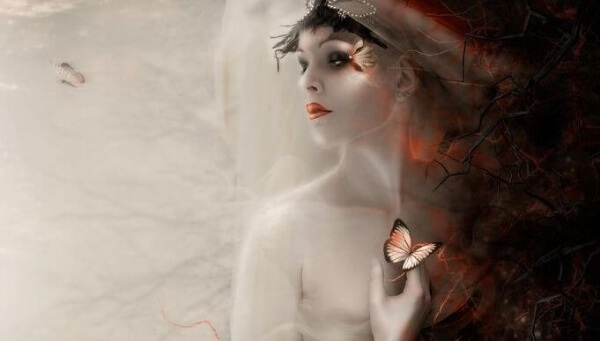 Kvinna med fjäril