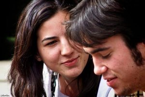 Personer som pratar och pratar och pratar... om sig själva