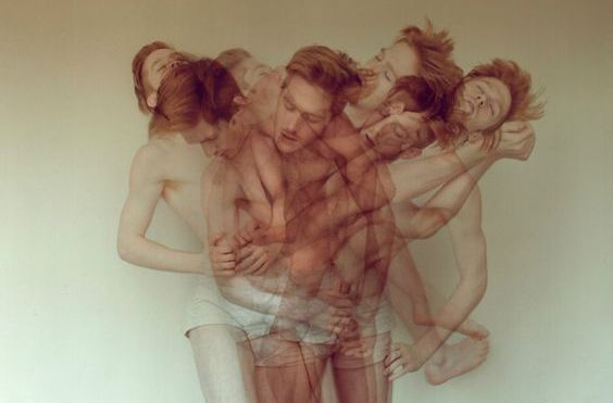 Man som har katastrofala tankar