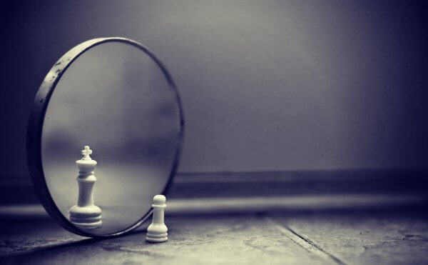 Schackpjäs i spegel