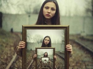 Vad du har definierar dig inte, den du är definierar dig