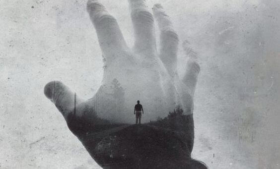 Person i hand