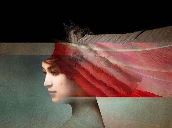 Kvinna i märkligt konstverk