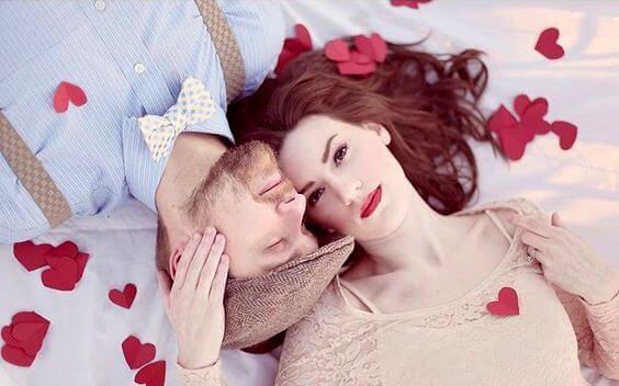 Par som visar ett sätt att säga "jag älskar dig"