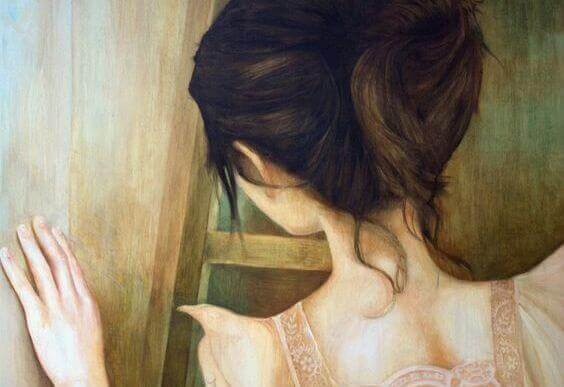 Kvinna som lider av jobbiga upplevelser