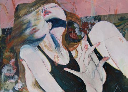 Kvinna som behöver lära sig hur man håller sig lugn