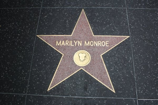 Marilyn Monroe: ett psykologiskt porträtt av en trasig docka
