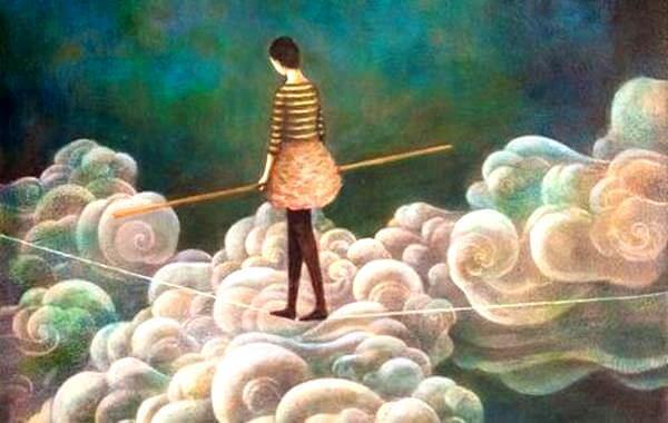 Kvinna går på lina