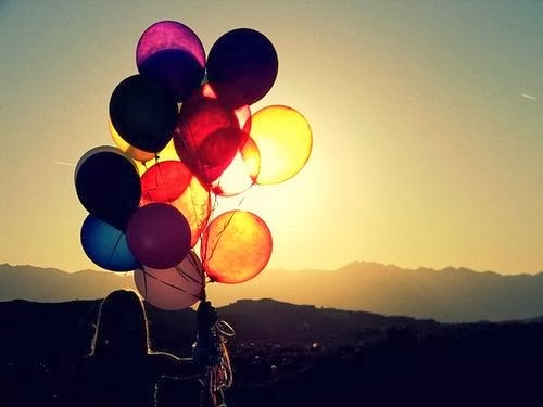 Personer med ballonger