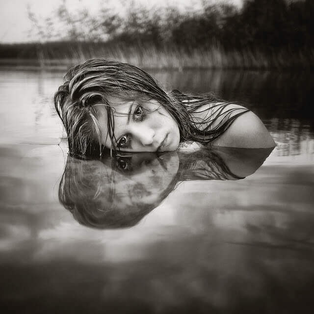 Kvinna i vatten