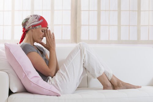 Deprimerad kvinna med cancer