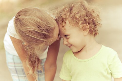 7 saker som sker när du är ett äldre syskon