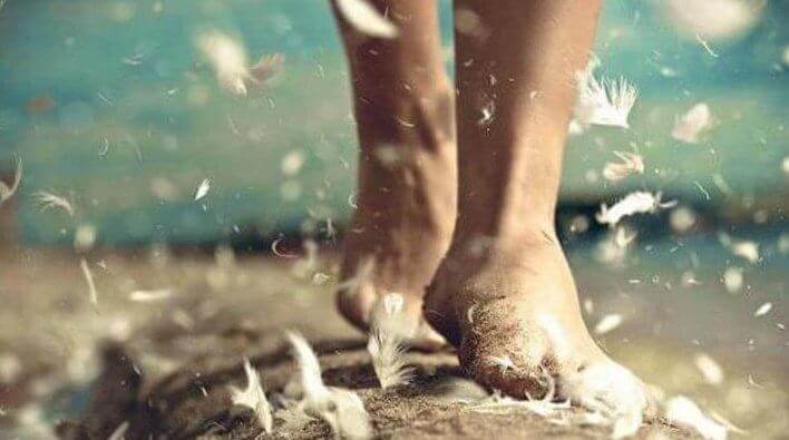 Fötter på strand