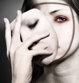Kvinna med mask