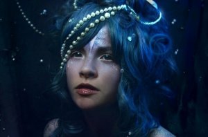 Inuti alla glada personer finns en kämpe