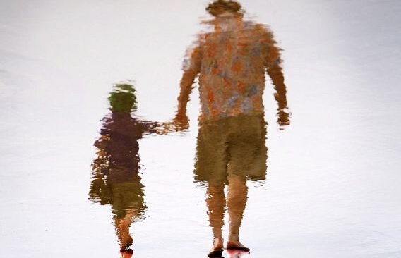 Bild som illustrerar hur en pappa överger ett barn