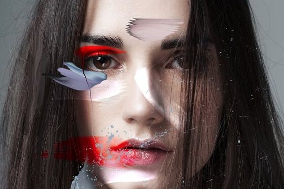 Målad kvinna som tänker på de vanligaste typerna av konflikter