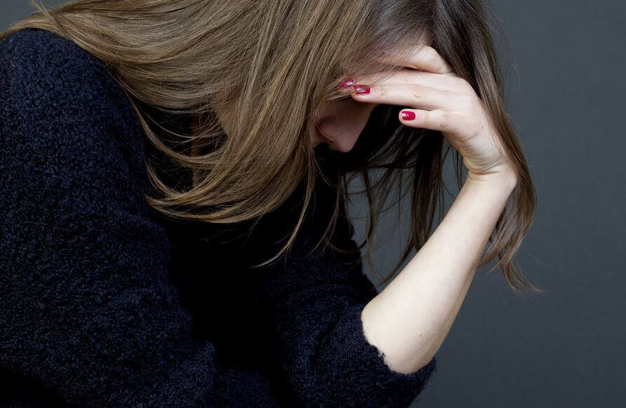 Stressad kvinna med diagnosen tvångssyndrom