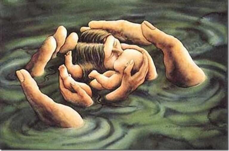Moder och barn i vatten