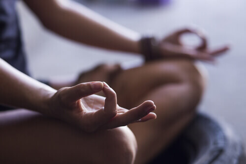 Lär dig 4 fundamentala steg för att börja meditera nu
