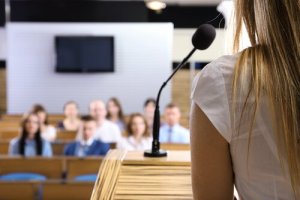 Tala inför publik – 3 nya sätt att komma över din rädsla