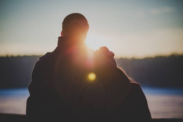 Par i solnedgång