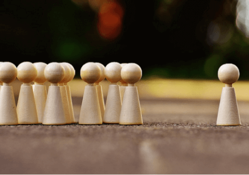 Person separerad från grupp