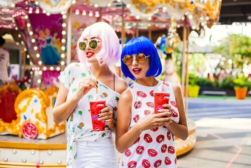 Vänner som har kul tillsammans