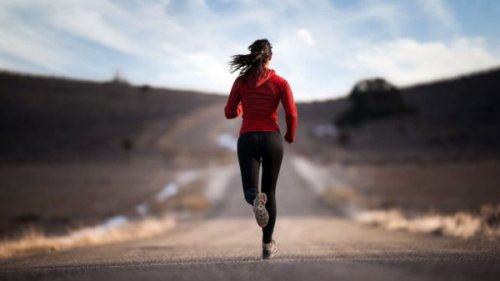 joggande kvinna