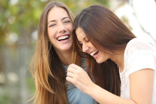 Kvinnor som skrattar