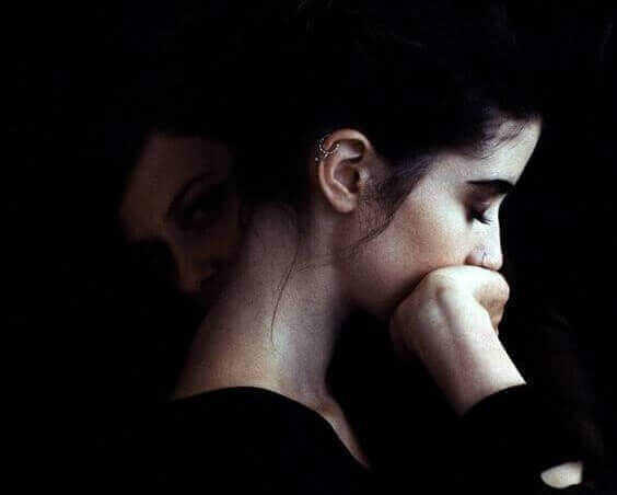 Kvinna med ångestsyndrom och hög IQ