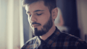 Vuxna söner till kontrollerande mödrar: giftiga effekter