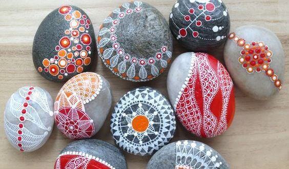 Stenar med mandalas