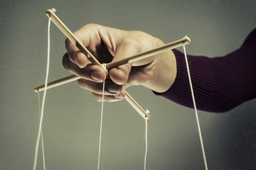 Manipulatör med marionetter