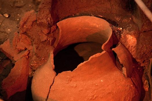 Den spruckna krukan.