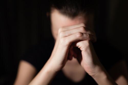 Kvinna med psykisk ohälsa