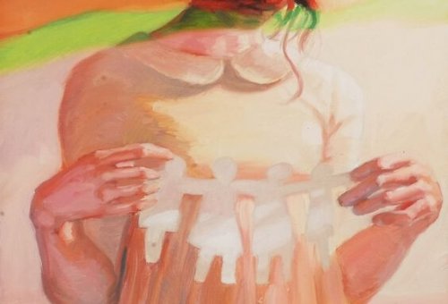 Kvinna med pappersdockor