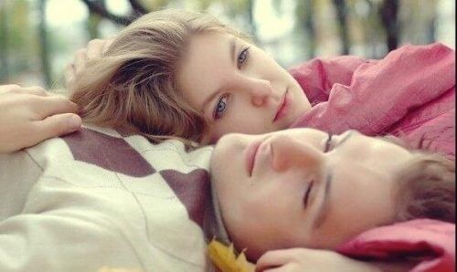 Låta sig bli omhändertagen