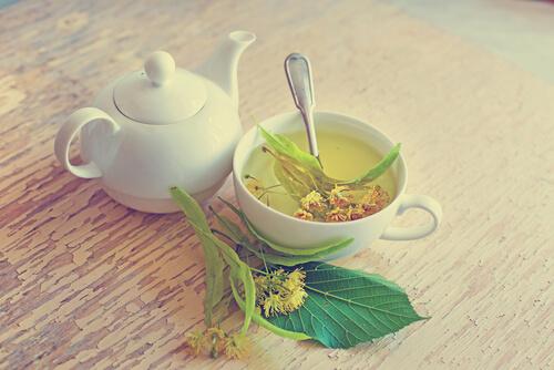 Te på lindblomma hjälper dig att slappna av